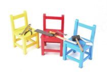 椅子が壊れたからといって捨てるのはまだ早い!?DIYで椅子は生まれ変わる！