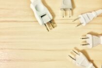 危険な配線をチェックする！コンセントの使用状況の確認を