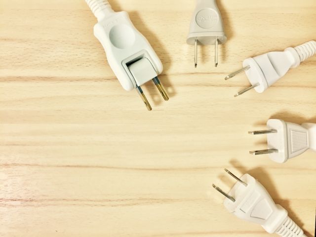 危険な配線をチェックする！コンセントの使用状況の確認を