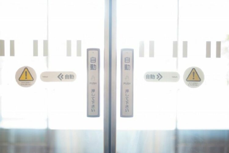 よくある自動ドアの困った！故障？誤作動？修理の前に確認したいこと