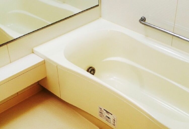 浴槽をまたぐのが大変！浴室に手すりはどこに付けるのが一番効果的？