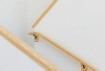 転倒防止に介護用の手すりを設置！置くだけで工事不要なものも……