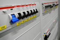 ブレーカーが落ちる原因はそこにあった！コンセントの定格容量