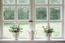 アクリルとガラスって何が違うの？アクリルの活用法や注意点について