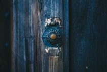 ドアノブの緩みの直し方を知ってトラブルを防止しよう！