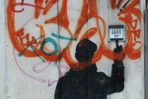 居留守は相手を見て使おう！一人暮らしにインターホンは必須です