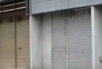 潤滑油は使用できない？重いシャッターはシリコンスプレーで解決！