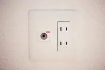 コンセント型の漏電遮断器はアースの代わりに使える？その真偽は