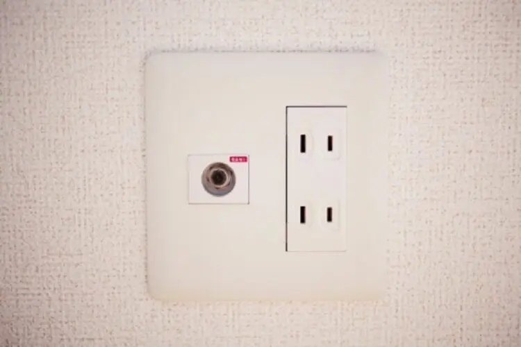 コンセント型の漏電遮断器はアースの代わりに使える？その真偽は