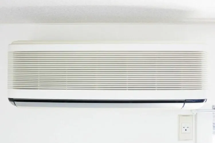 室内機エアコンが凍るのは「ガス抜け」が原因です。霜の取り方