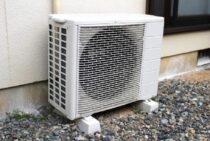 隣の室外機がうるさい場合の対策。振動や騒音を抑えてトラブルを防ぐ