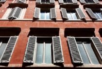 窓シャッターの閉め方をご紹介！手動と電動はどちらがいいの？