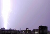 避雷針だけではダメ！？避雷器の仕組みを理解して雷から設備を守る