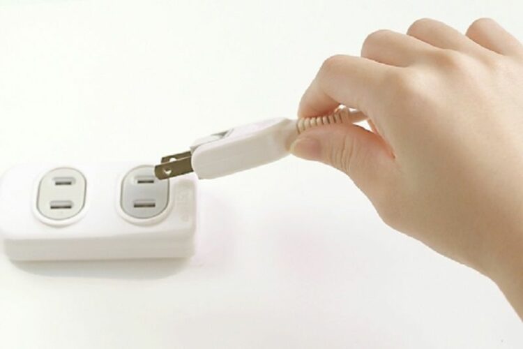 コンセントの交換には資格が必要？コンセントとプラグの修理方法
