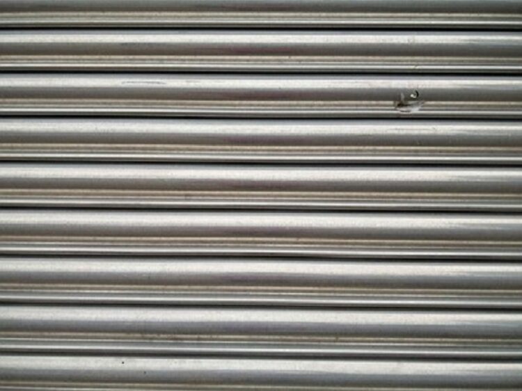 シャッターが重い時は注油が必要？重くなる原因と注油の仕方をご紹介