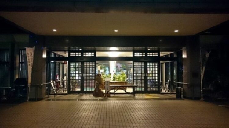 なんで自動ドアは勝手に開くの？自動ドアの仕組みついてご紹介