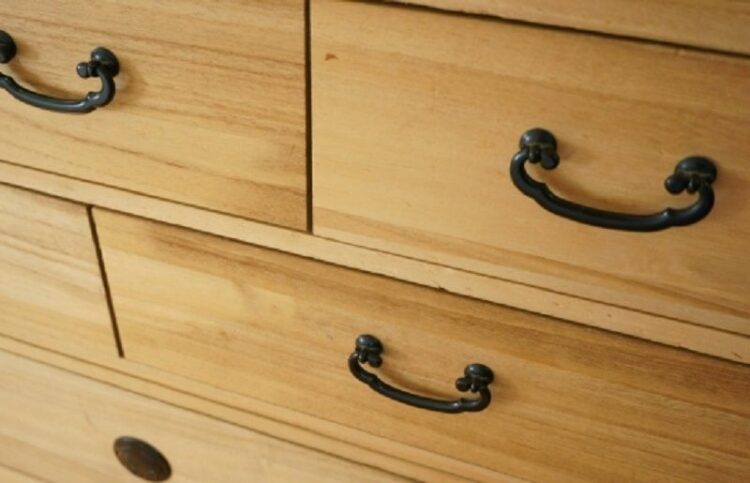 古いタンスもリメイクで生まれ変わる！オシャレにする方法とは