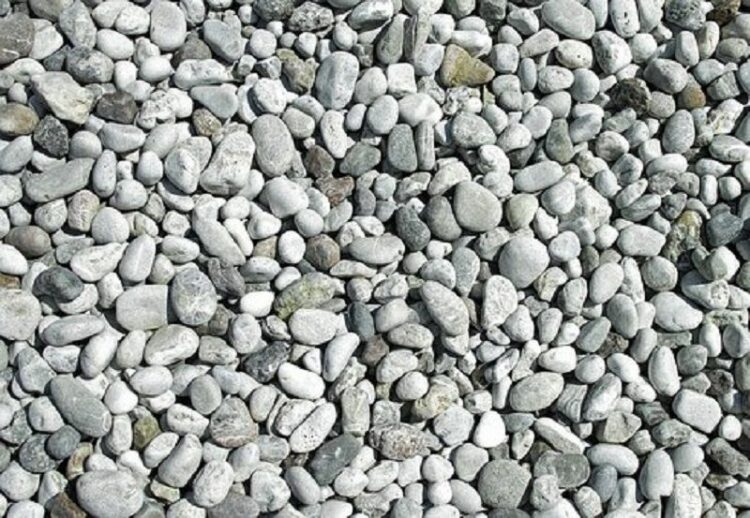 砂利の舗装はコンクリートやアスファルトの舗装とどう違う？DIY方法も