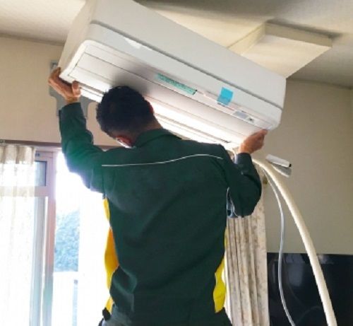 エアコンの移設料金には違いがあります！業者別の料金と注意点とは