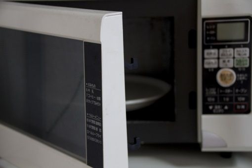 電子レンジは重曹水をチンして油を浮かせる！頑固な汚れも1発キレイ