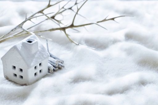 一軒家は寒い？ウワサの真偽と寒さを撃退する断熱のススメ