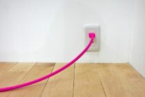 「コンセントが足りない！」そんなときは電源タップ？それとも増設？