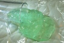 スライムが服や髪の毛に…スライムの取り方を知って気にせず遊ぼう