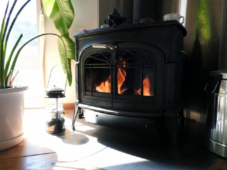 エアコンの電気代を徹底比較！つけたり消したりは電気代がかかるの？