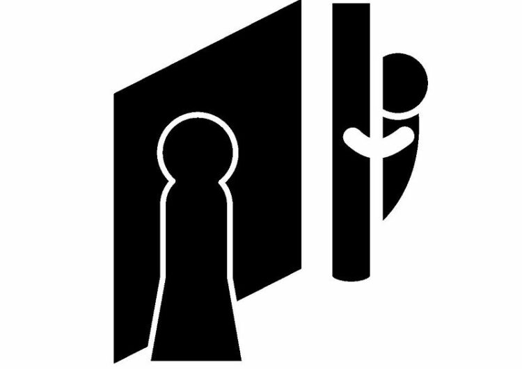 ストーカー対策に監視カメラを！留守中の家を遠隔で確認する方法