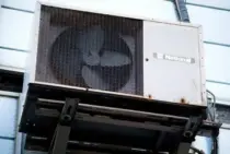 エアコン室外機の『低周波障害』とは？低周波騒音の原因と対処法