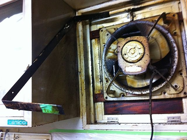 「換気扇が壊れた」そんなときは必見！修理と交換でトラブルを解決！