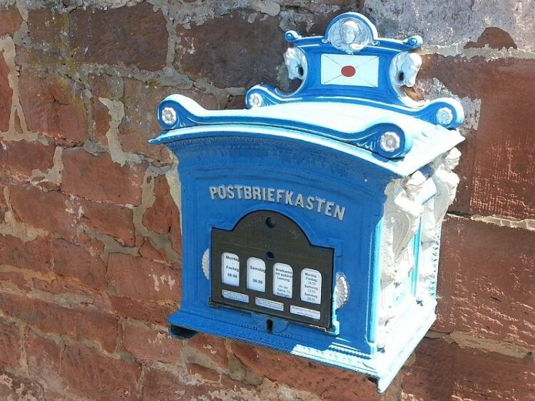 隣人によるポストへの嫌がらせは防犯カメラで対応！使い方と選び方