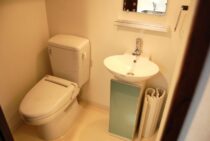 トイレのドアノブ交換は自分でできるの？業者に依頼するといくら？