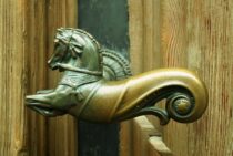 ドアノブは規格に合わせて簡単交換！寸法とサイズの測り方をご紹介