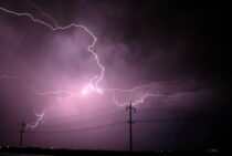 パソコンが雷で故障するって本当？修理が必要になる前に対策しよう！