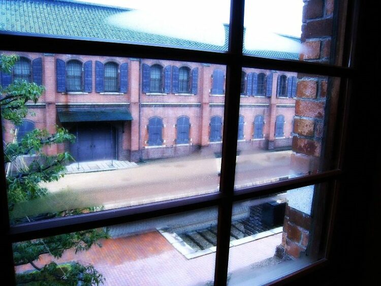 地震に強い！防災ガラスで身の安全を守ろう！強化ガラスとの違いは？