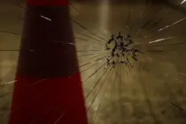 突然ガラスが割れるのはなぜ？ガラスが割れる原因と予防策