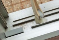 サッシの動きが悪い！サッシの修理にかかる費用と期間を紹介します！