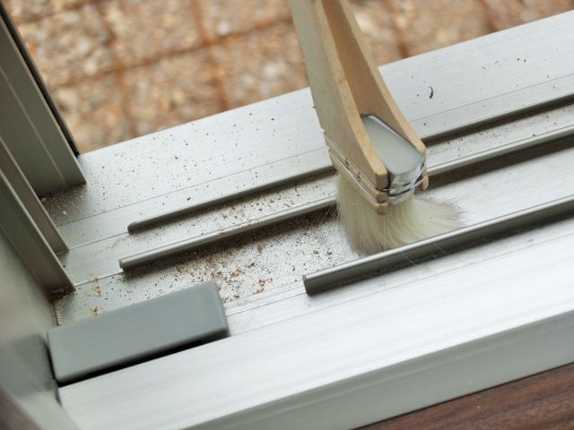 サッシの動きが悪い！サッシの修理にかかる費用と期間を紹介します！