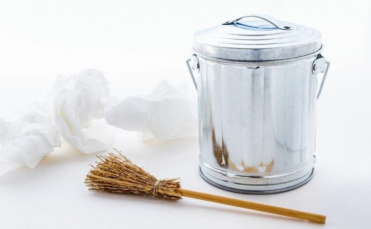 ゴキブリはゴミ箱にやってくる。ニオイをださないように対策しよう