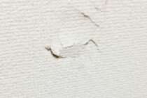 自分で壁の穴を直す方法を紹介！地震を受けた家は耐震診断が安全の鍵