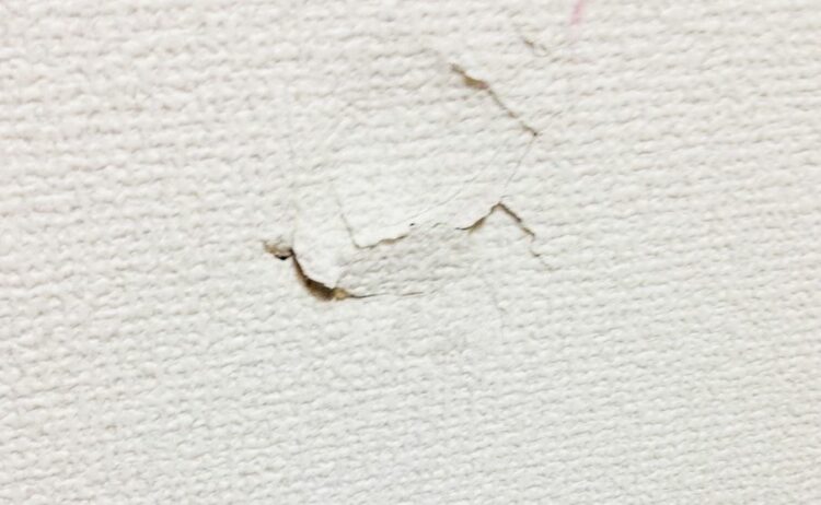 自分で壁の穴を直す方法を紹介！地震を受けた家は耐震診断が安全の鍵