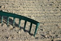 庭の整地にはレーキを使おう！庭を平らにする方法をご紹介します！