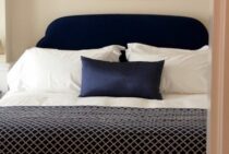 ゴキブリがベッドの下や上に現れたときの対処法とは！予防法も解説！