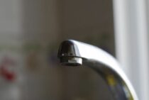 蛇口につく緑色の汚れはサビ！除去して蛇口をきれいにしよう！