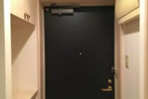 マンションが空き巣に狙われる原因とは？侵入経路やおすすめの対処法