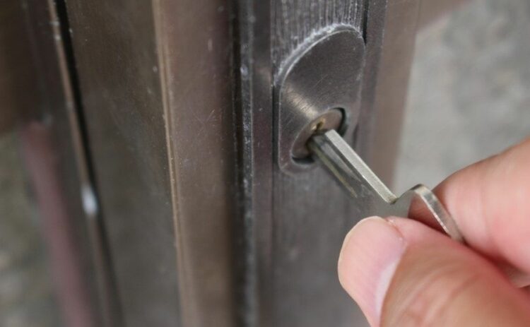 鍵が曲がったらどうする？曲がったまま使ってはいけない理由とは