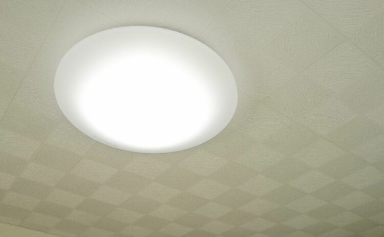 シーリングライトの外し方｜カバー掃除や新しいライトの取り付け方も