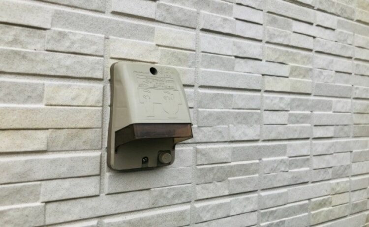 防水コンセントの取り付けには資格が必要！素人が電線を触るのは危険