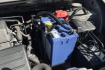 バッテリーのマイナスから外す理由！バッテリーの交換方法も解説